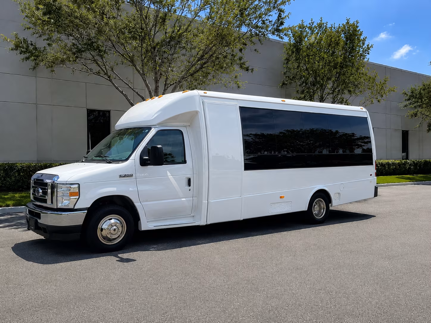 convention and conference shuttle buses between grand prairie and the dfw metroplex